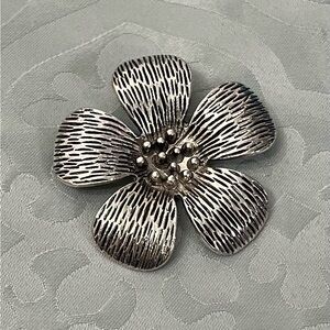 Vintage scarf clip texture flower Silver tone Brooch -